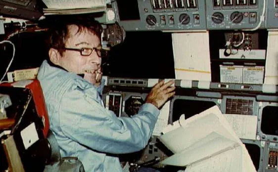 John Young, who walked on the Moon and Led 1st Shuttle Mission, Dies at 87