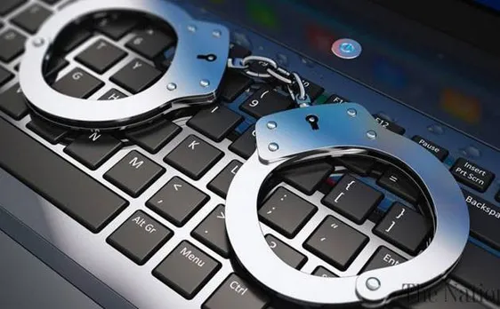 China tightens screws on social media