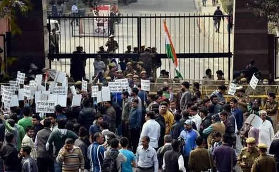 FIR against JNU students for unfair restraint, Delhi High Court asks them not to obstruct staff