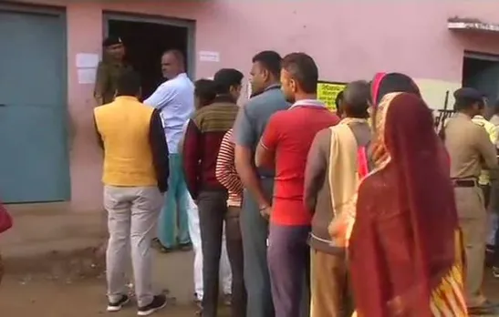 Madhya Pradesh Bypolls 2018 Live:  Voters turnout 44.84% in Kolaras & 47.01% in Mungawali till 1 pm.