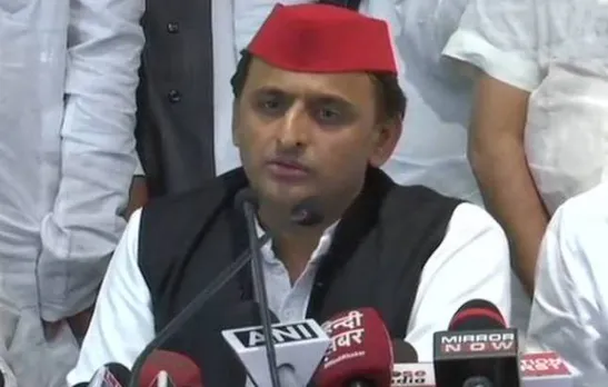 Akhilesh Yadav drives to Maywati's residence, thanks her