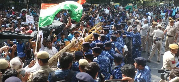 SSC paper leak: Angry protesters clash with police officials, detained