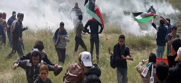 Clashes, 16 dead as thousands of Gazans march near Israel border