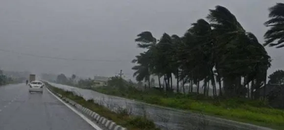 Massive storm strikes part of West Bengal leaving 8 dead, several injured; train services disrupted in Kolkata