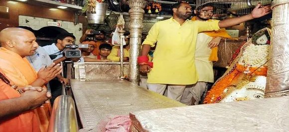Uttar Pradesh CM Yogi Adityanath offers prayers at Kalkaji Temple