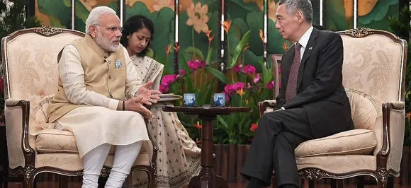 PM Modi meets Singapore's Lee Hsien Loong; agrees to improve business access