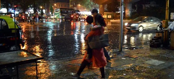 Heavy rains hit traffic, flight operations in Mumbai; 3 electrocuted