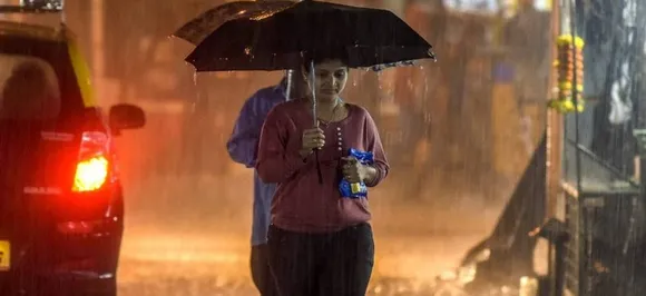 Pre-monsoon showers lash parts of Mumbai; train and flight services disrupted