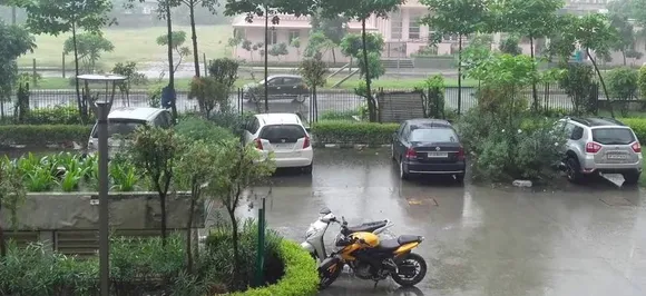 Light drizzle in Noida brings some respite from scorching heat