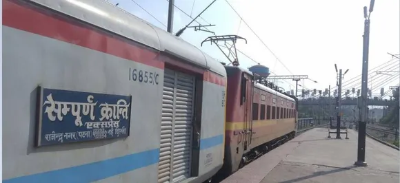 Power car of Sampoorna Kranti Express derails at Ghaziabad; resumes journey after tracks restored