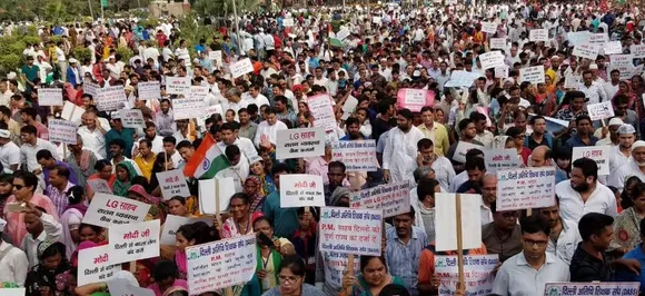 AAP protest march to PM house stopped midway by Delhi police