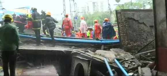 Mumbai: Part of bridge collapses at Andheri station, five injured