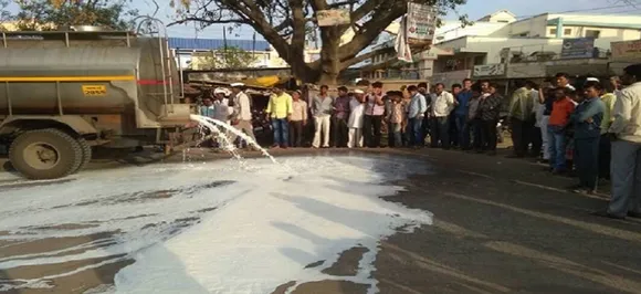 Milk protest intensifies, suppliers block tankers; CM says govt open for talks
