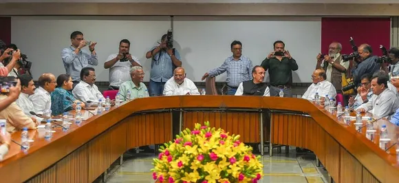 Centre meets opposition leaders; seeks cooperation in smooth functioning of Houses