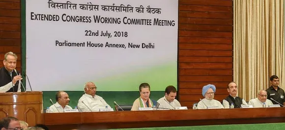 CWC meeting: Rahul Gandhi authorised to take decisions on alliances for 2019 elections