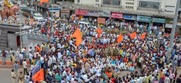 Maratha Kranti Morcha workers tonsure heads over quota demands in Aurangabad