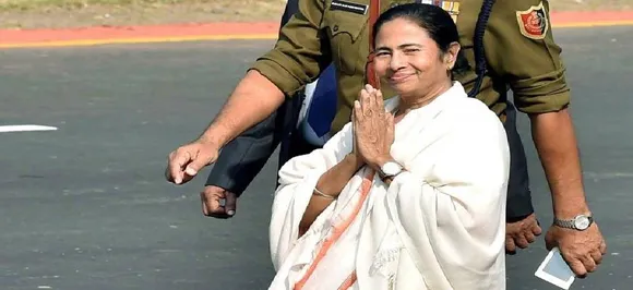 Mamata meets Advani, Kirti Azad, Cong leaders in Parliament