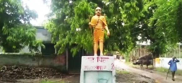 Uttar Pradesh: Mahatma Gandhi's statue becomes victim of 'saffronisation' in Shahjahanpur