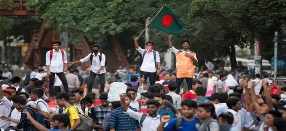 Bangladesh teens block roads for seventh day over road safety