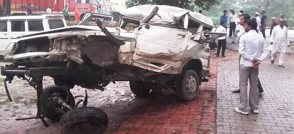 Five killed, seven injured as jeep rams into truck in Uttar Pradesh