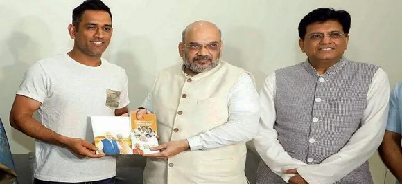Amit Shah meets MS Dhoni for BJP's Sampark for Samarthan programme
