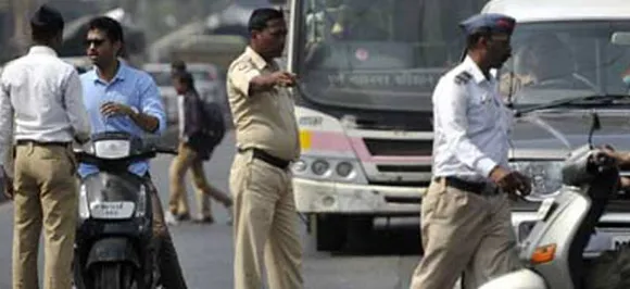 Maharashtra man puts up over 300 banners to make up with girlfriend