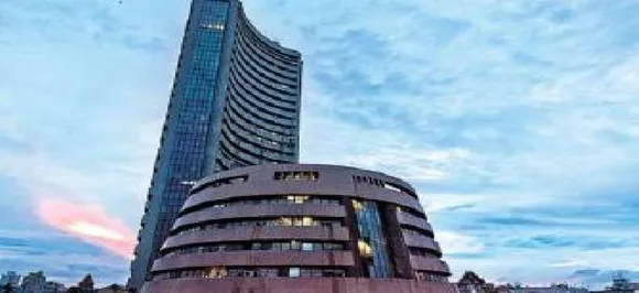 Rupee extends weakness against US dollar, slips 13 paise
