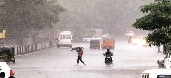 Delhi weather: Heavy rainfall lashes National Capital, commuters severely affected