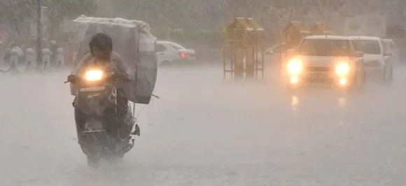 Delhi rain: Heavy rainfall lashes national capital for second consecutive day, brings mercury level down