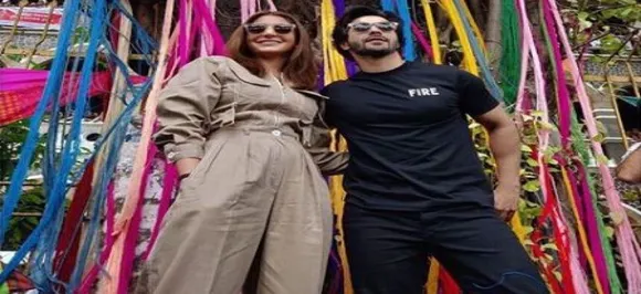 Anushka and Varun 'Sui Dhaaga-fying' Mumbai streets