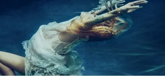 Avril Lavigne teases music comeback
