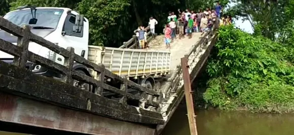 West Bengal: Canal bridge in Siliguri's Phansidewa collapses, one injured