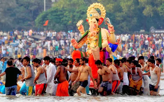 Ganesh Visarjan: Stunning photos of bidding adieu to Ganpati Bappa 