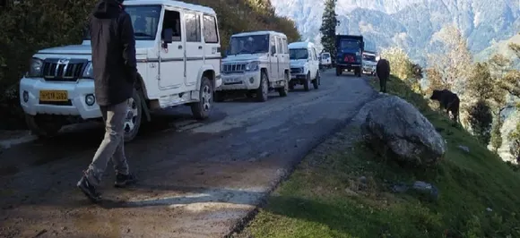 Himachal Pradesh: Kullu-Manali Highway blocked, 700 stranded in Lahaul-Spiti still