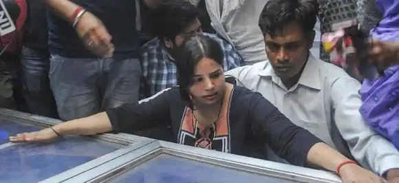 Vivek Tiwari murder: Amid public outrage, UP Police registers fresh FIR