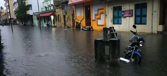 Heavy rains lash Puducherry, daily life hit; warning sent to fishermen 