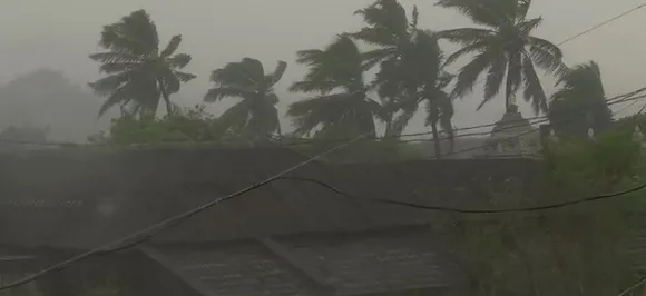 Cyclone Titli hits Odisha, Andhra Pradesh coasts; flights cancelled, shops damaged 