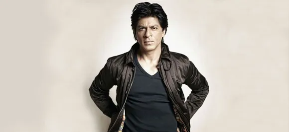 Shah Rukh Khan's sizzling 'after-bath selfie' has already garnered 1 million likes!