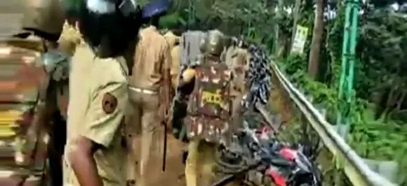 Watch: At Sabarimala Temple, policemen turn protesters, vandalise vehicles