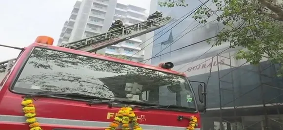 Massive fire at commercial building in Mumbaiâ€™s Santacruz; rescue operations underway