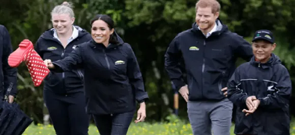 Prince Harry loses to wife Meghan in a game of â€˜Gumboot Tossâ€™ in New Zealand