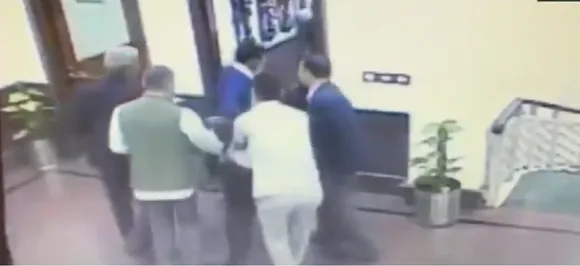 Man who attacked Arvind Kejriwal was issued entry pass for Delhi Secretariat: Sources