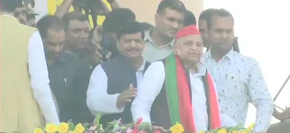 In surprise move, Mulayam Singh attends brother Shivpalâ€™s â€˜Janakroshâ€™ rally in Lucknow
