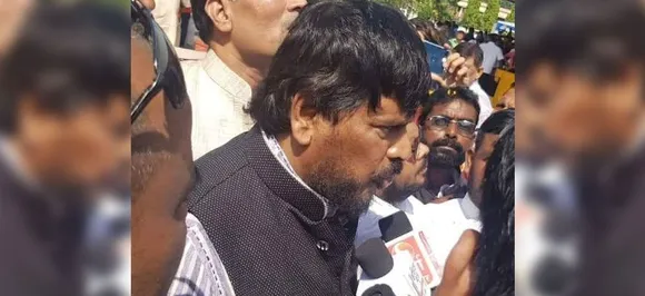 Man slaps Union Minister Ramdas Athawale, thrashed by supporters