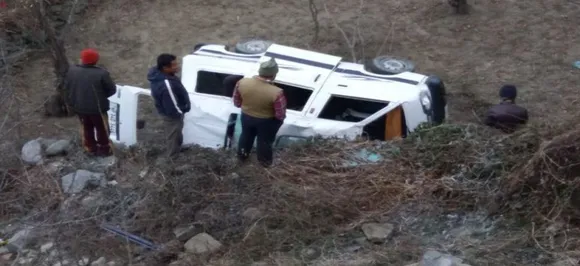 One killed, four injured after van plunges into gorge in Himachal, 4 dead in Bareilly truck accident