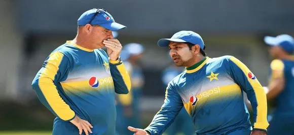Mickey Arthur, Pakistan cricket coach, gets one demerit point for dissent at third umpire decision