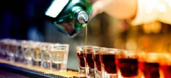 Cutting down on alcohol may help quit smoking: Study