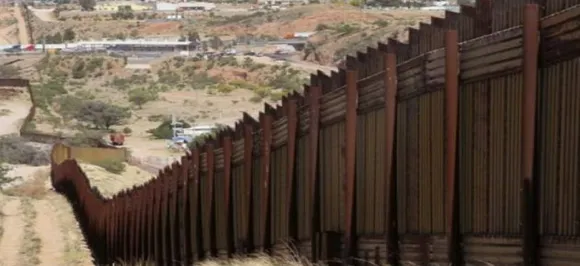  US-Mexico wall row: Authorities use tear gas to stop migrants at southern border
