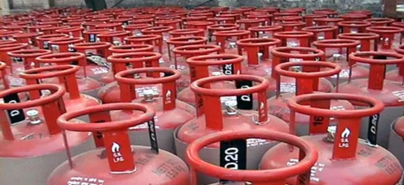 Non-subsidised LPG price slashed by Rs 30, subsidised by Rs 1.46 