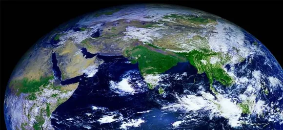 Where is â€˜True Northâ€™? Check your compass, magnetic pole is on the move, say scientists